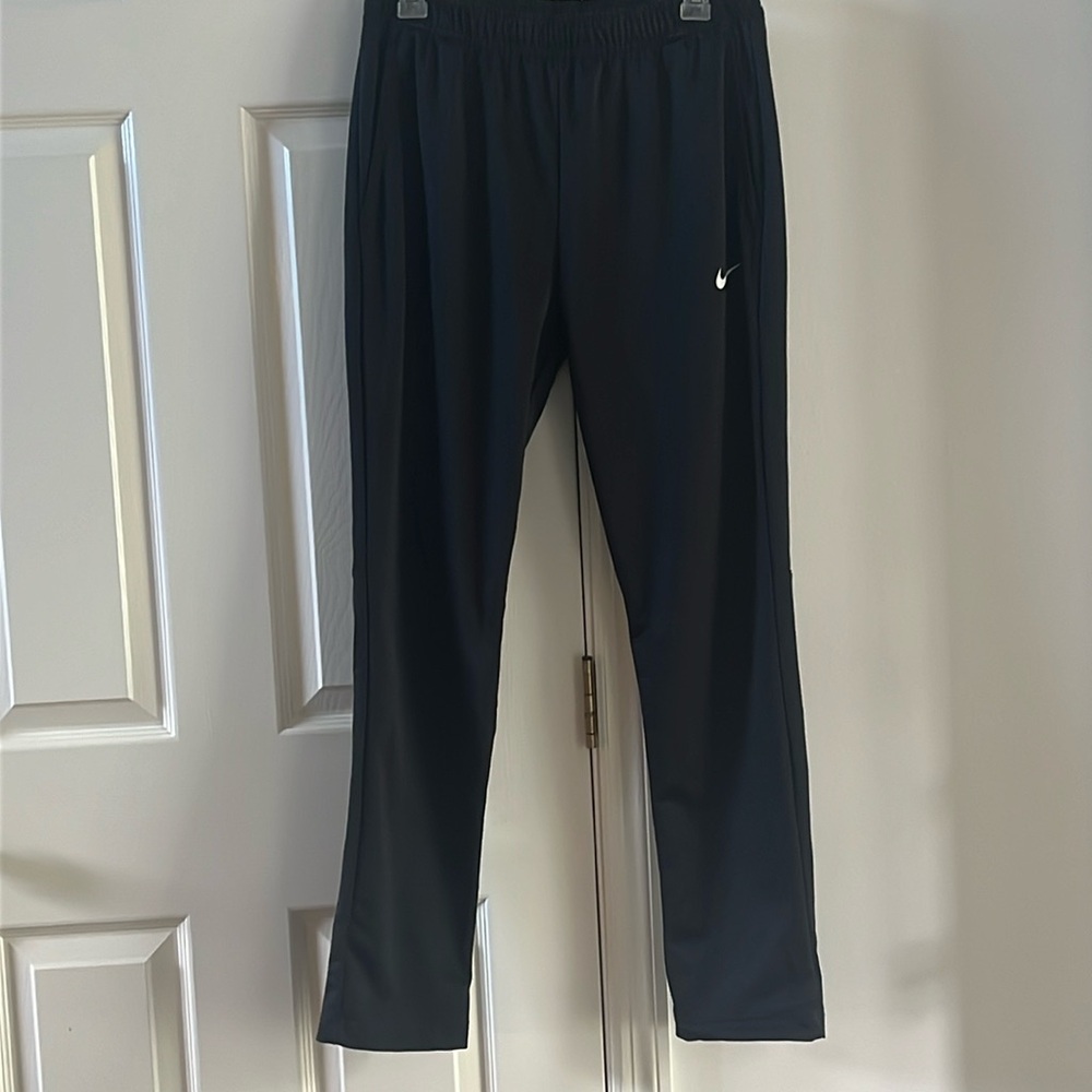 women’s black nike dri-fit joggers